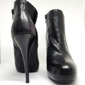 Stuart Weitzman Women's Black Ankle Boot W/Zipper Size 7, 8 & 9.5